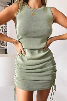 510 idées de Women Braless Pokies en 2024 .